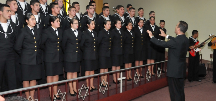 Iglesia Evangélica Flotante celebra Servicio de Acción de Gracias a las Glorias Navales