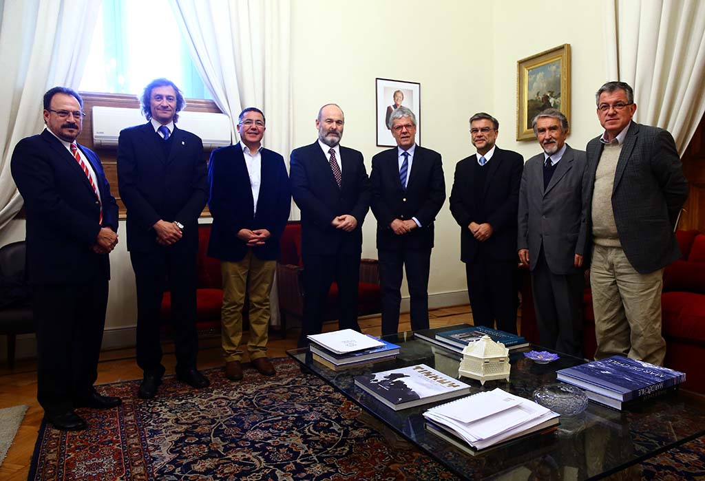 Ministro Eyzaguirre se reunió con representantes de la Comunidad Judía de Chile