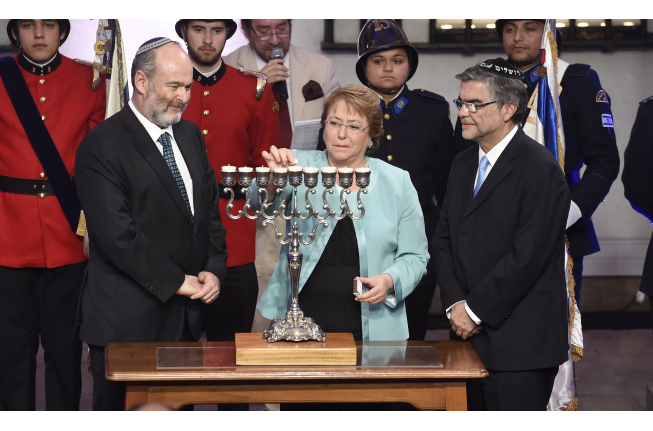 Director de la ONAR participa en Fiesta de Janucá en el Palacio de la Moneda