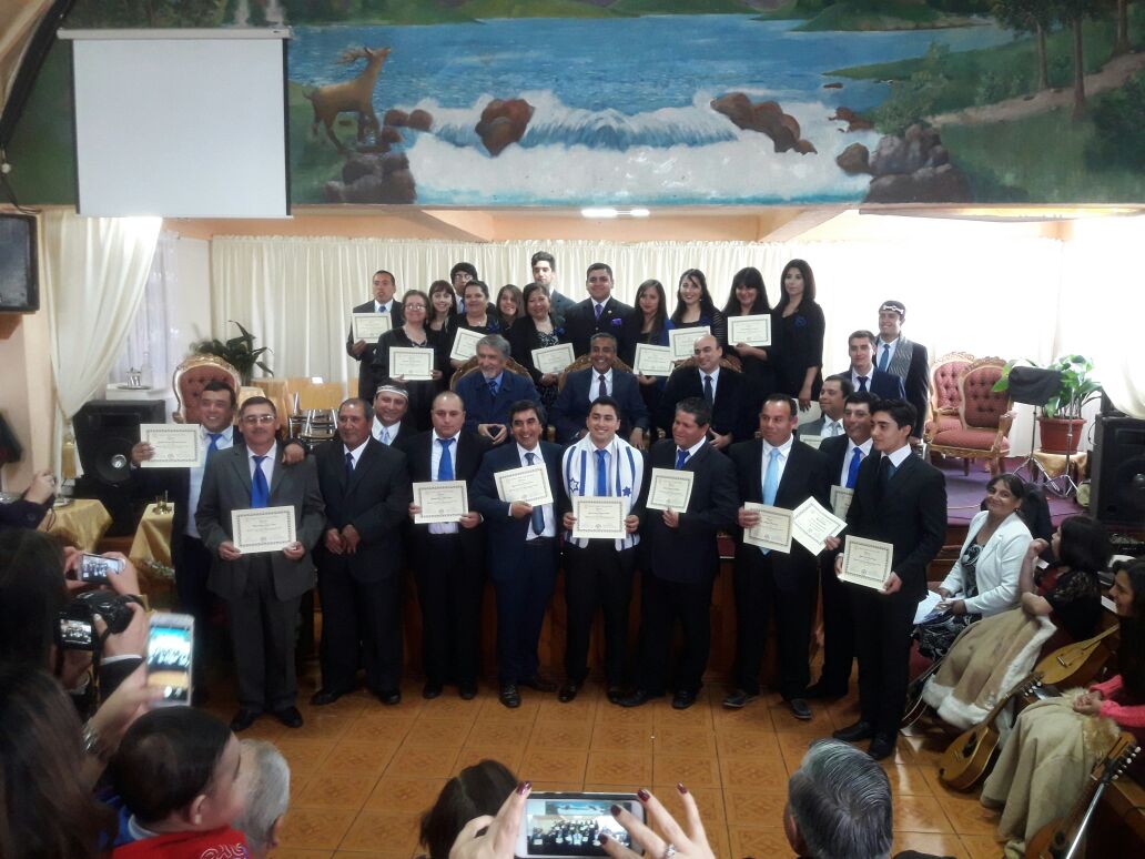 Más de 30 profesionales se gradúan en curso “La Cosmovisión Mapuche y el Evangelio Criollo”