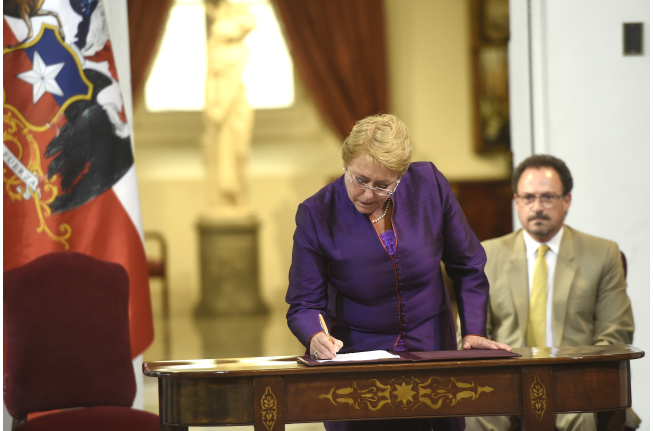 Presidenta Bachelet firma proyecto de reforma a la Ley de Culto