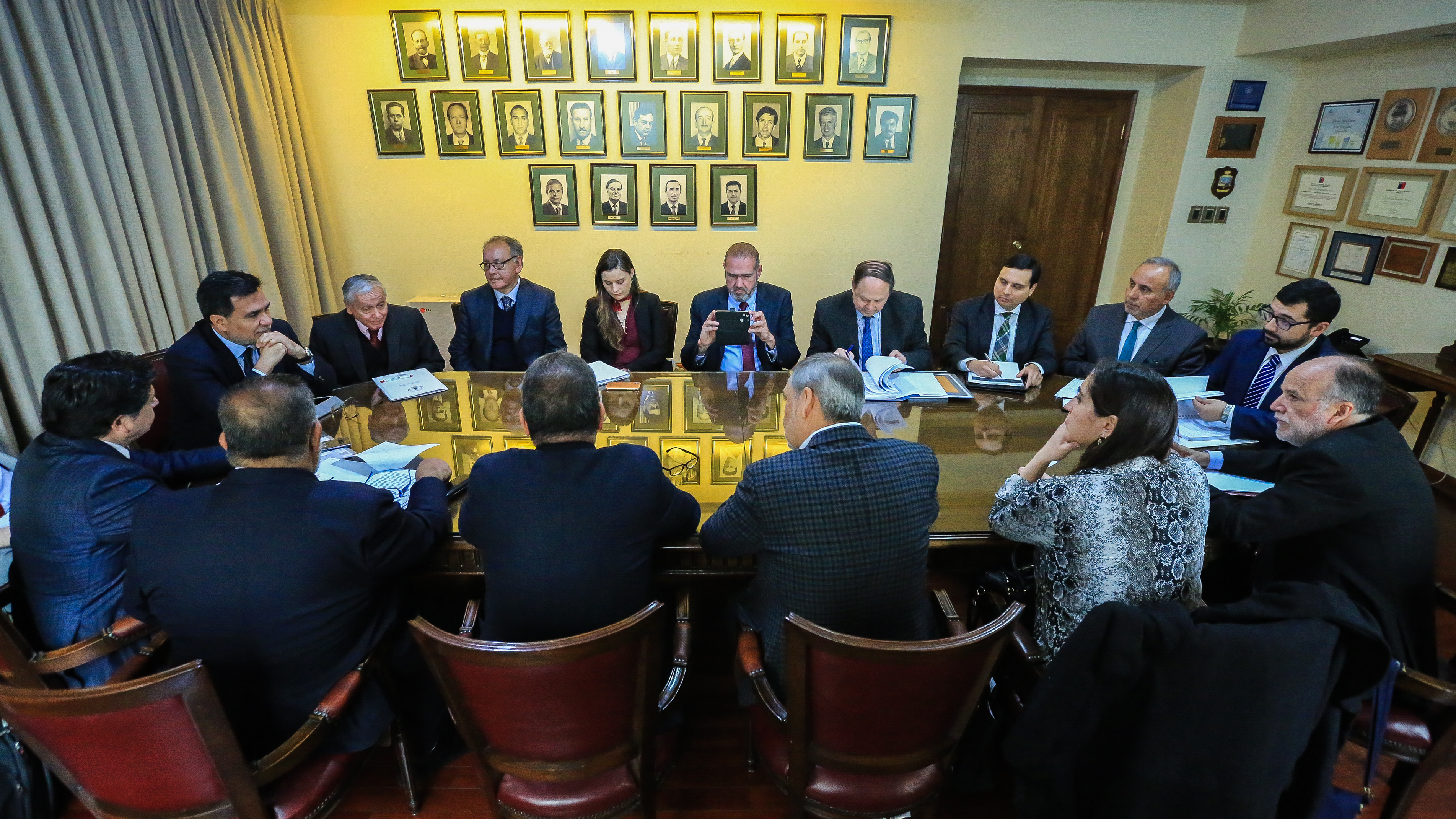 Líderes religiosos se informan sobre la declaración jurada 1945