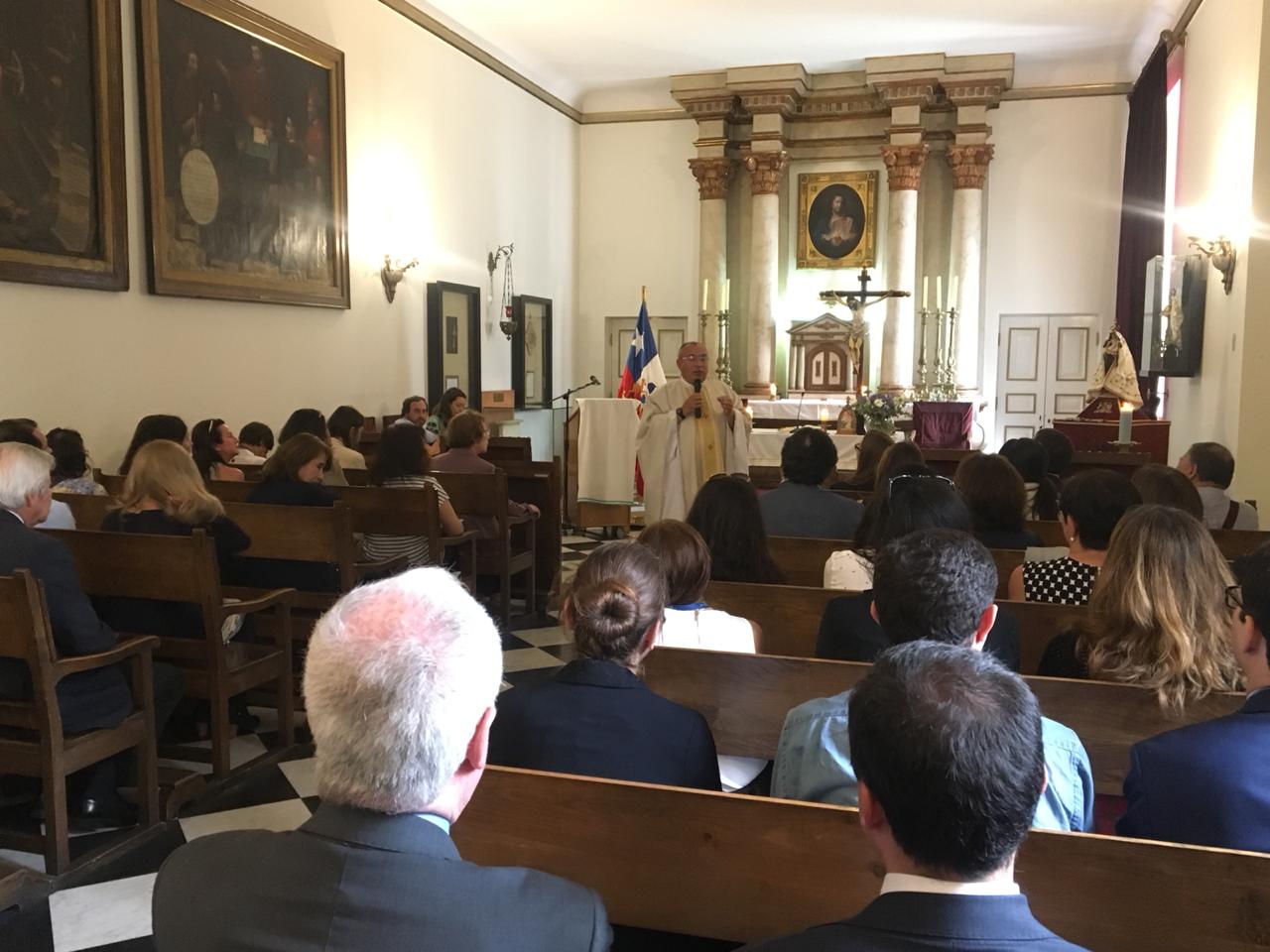 Mes de María es celebrado en el Palacio de La Moneda