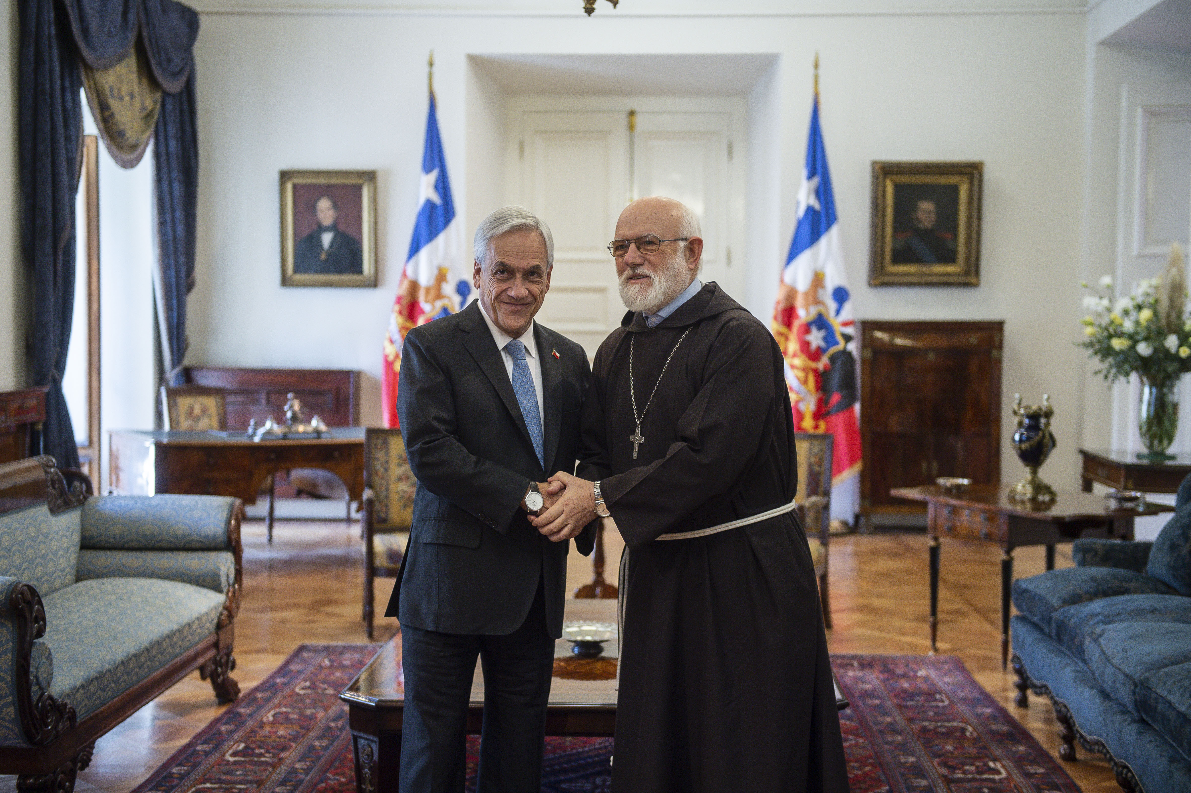 Presidente Piñera se reúne con Monseñor Celestino Aós