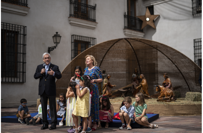 Presidente Piñera y Primera Dama realizan saludo de Navidad en La Moneda