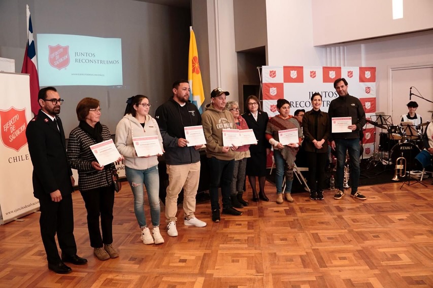 Entrega de 50 viviendas marca avance en la reconstrucción de familias damnificadas por incendios en la Región de Valparaíso