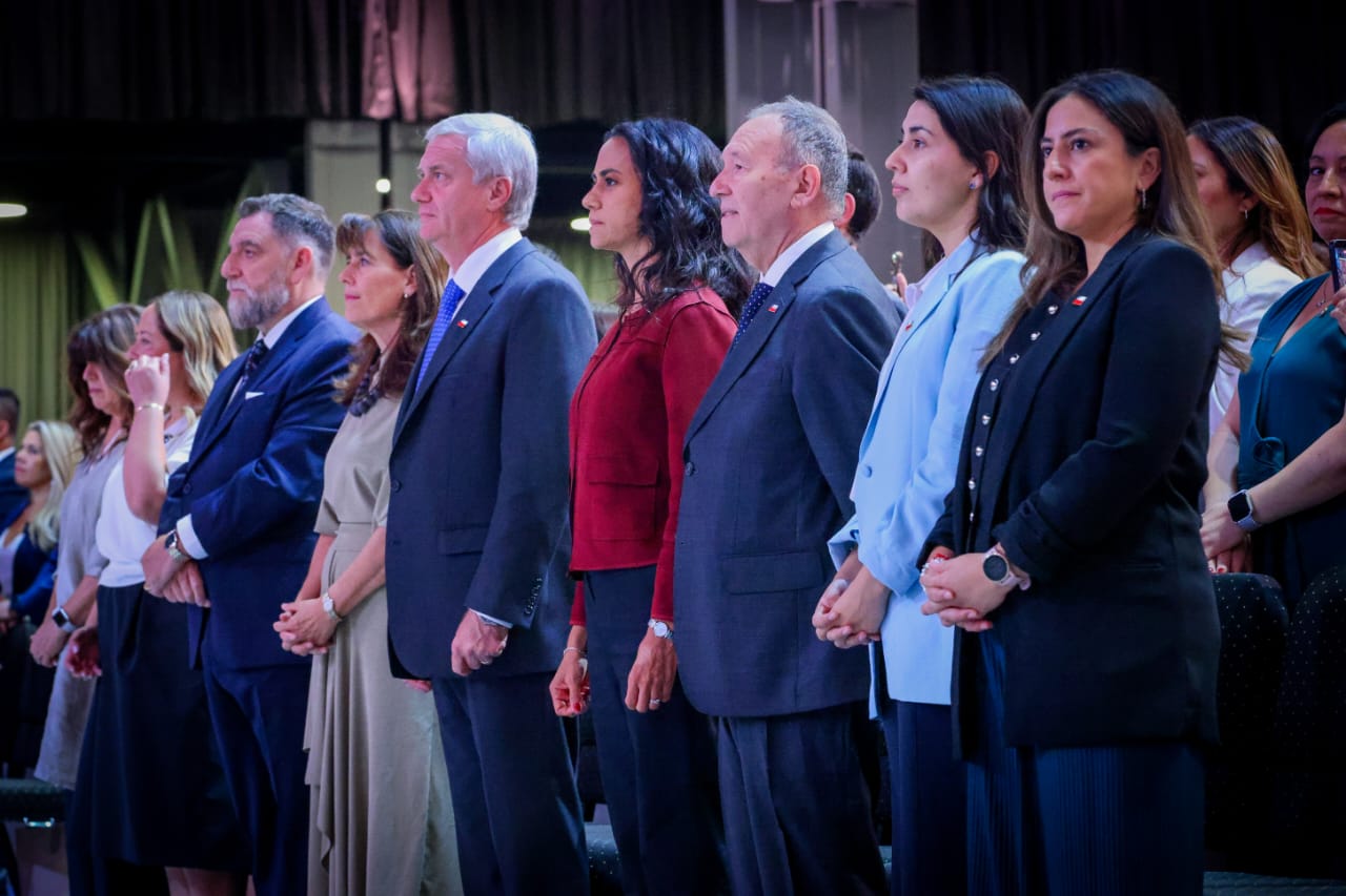 Ministro García Ruminot y subsecretaria Castillo asisten al Servicio de Acción de Gracias y Oración por el Gobierno