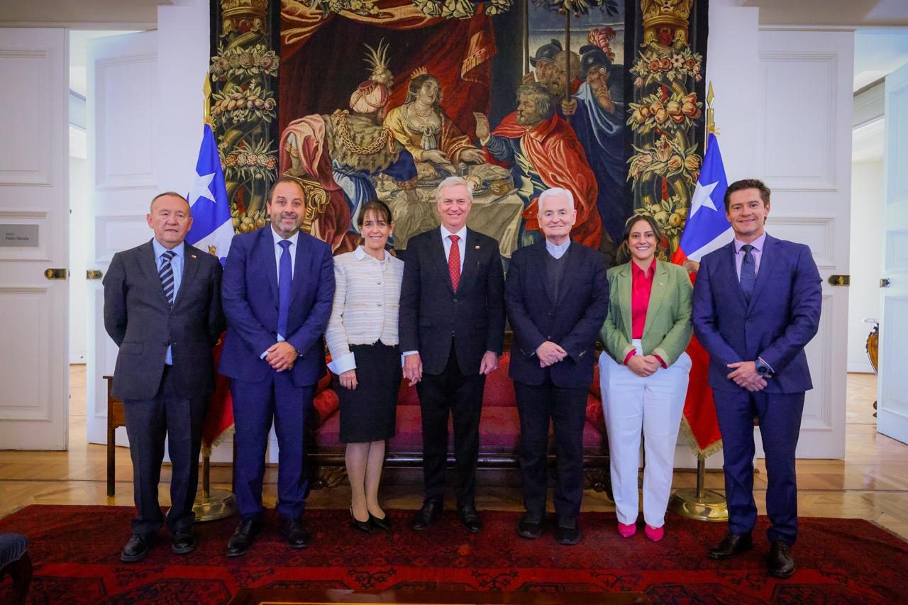 Presidente José Antonio Kast recibe a los nuevos capellanes de la Moneda