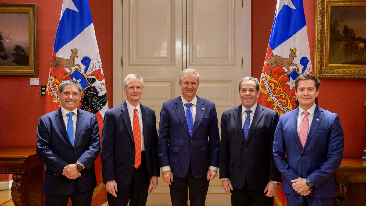 Élder David A.Bednar se reune con el Presidente José Antonio Kast